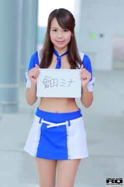 女学生跪地挽留黑人男友